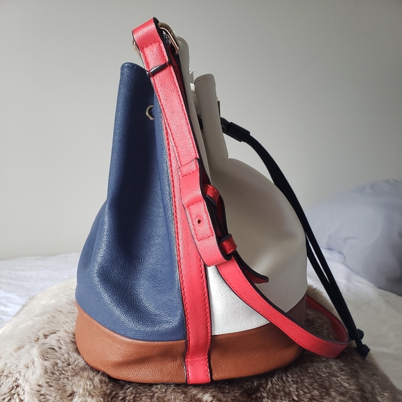 Bucket Bag - Picture 2 of 6